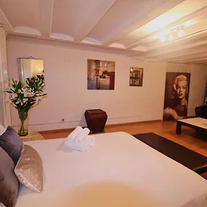  Hostal Efate España